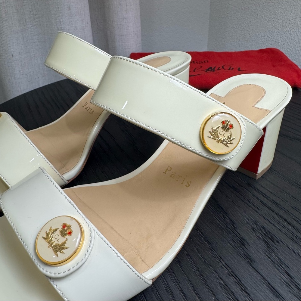 Christian Louboutin La Saviata Emblem Sandal Patent Ivory 38.5 - Picture 3 of 8